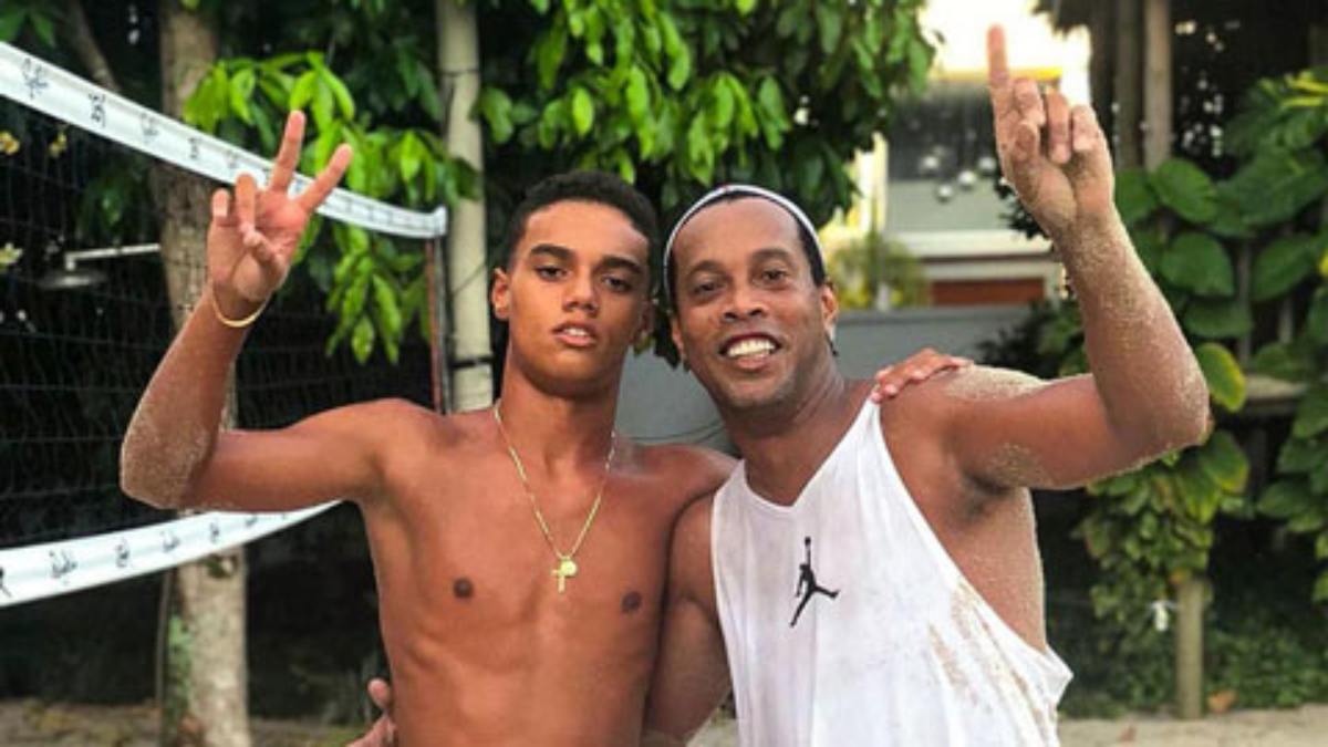 Con trai Ronaldinho gia nhập Burnley