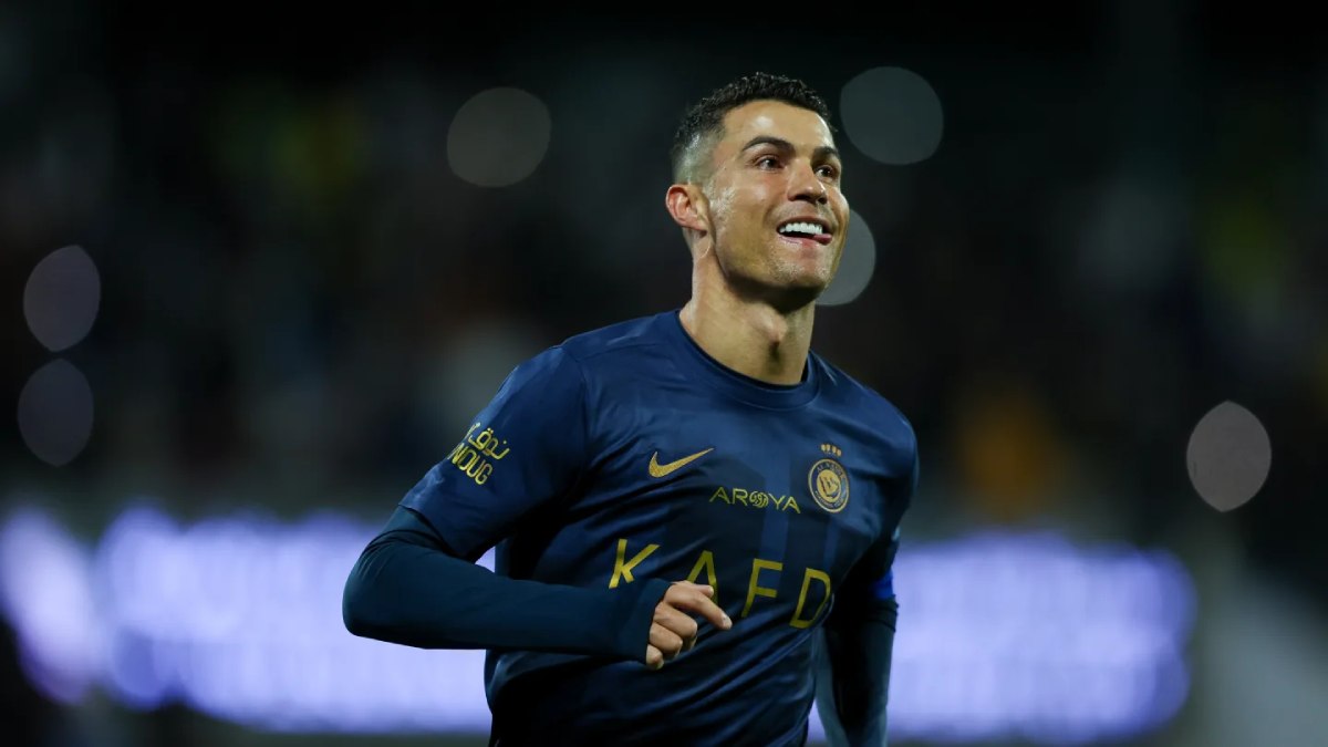 Cristiano Ronaldo phá kỷ lục YouTube